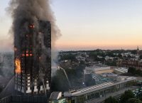 Βίντεο-ντοκουμέντο μέσα από τον φλεγόμενο πύργο στο Λονδίνο: Εγκλωβισμένος ζητάει βοήθεια!