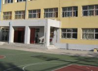 Καθηγητές σε Μύκονο και Σαντορίνη κοιμούνται σε παραλίες