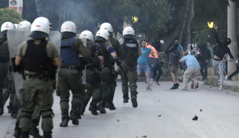 Ελλάδα Βέλγιο επεισόδια: Ένταση έξω από το «Καραϊσκάκης» με Βέλγους και Έλληνες – Αυστηρά μέτρα ασφαλείας (pics)
