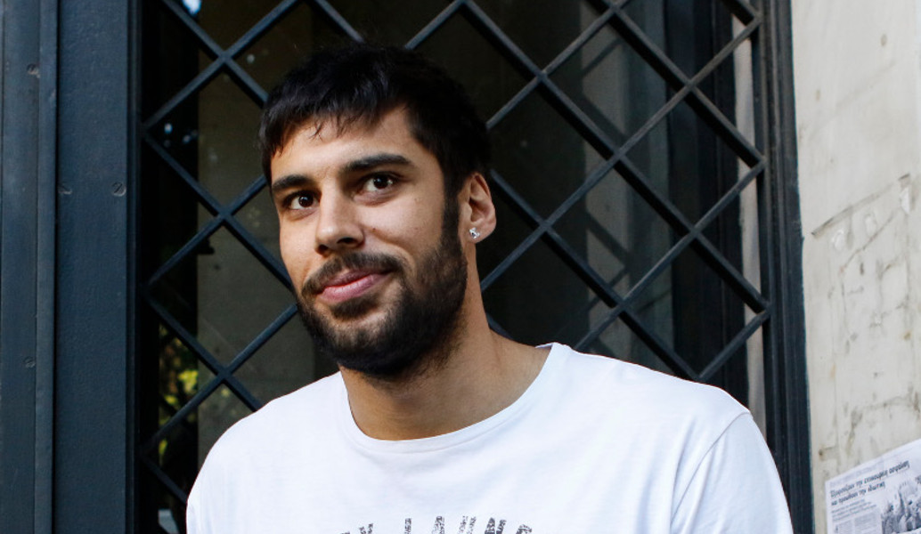 Ολυμπιακός: Υπέγραψε ο Πρίντεζης για άλλα τρία χρόνια – Ξέσπασε σε κλάματα (pics)