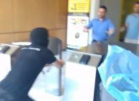 Αναρχικοί εισέβαλαν σε γραφεία εταιρείας που φτιάχνει ηλεκτρονική πλατφόρμα πλειστηριασμών (vid)