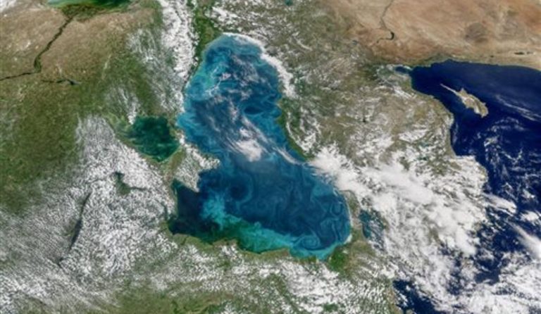 Τα νερά του Βοσπόρου έγιναν… τιρκουάζ – Πώς το εξηγούν οι επιστήμονες