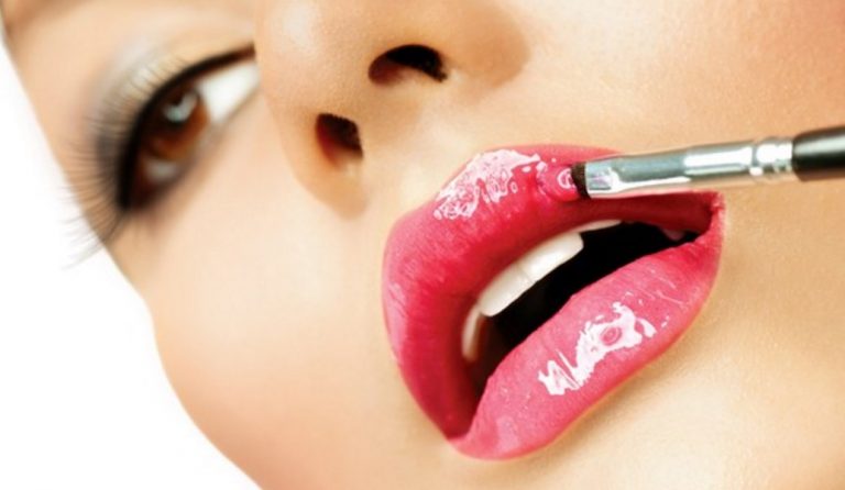 Glossy χείλη: Tο απόλυτο trend στο μακιγιάζ!