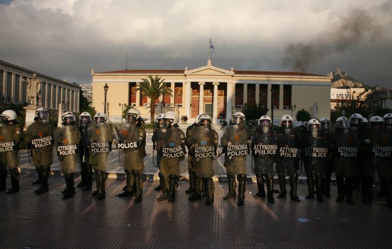 Πανεπιστημιακό άσυλο στην Ελλάδα: Παγκόσμια πρωτοτυπία, σαν τον φραπέ