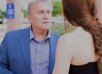 Απολαυστικός Παναγιώτης Ψωμιάδης: Πρωταγωνιστεί σε βίντεο-κλιπ και “κλέβει” τη σύντροφο του τραγουδιστή (vid)