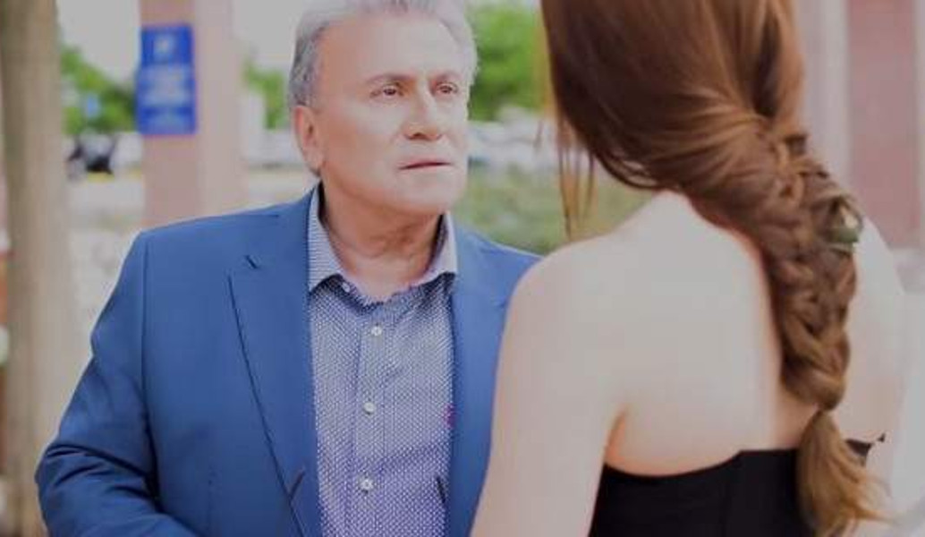 Απολαυστικός Παναγιώτης Ψωμιάδης: Πρωταγωνιστεί σε βίντεο-κλιπ και “κλέβει” τη σύντροφο του τραγουδιστή (vid)
