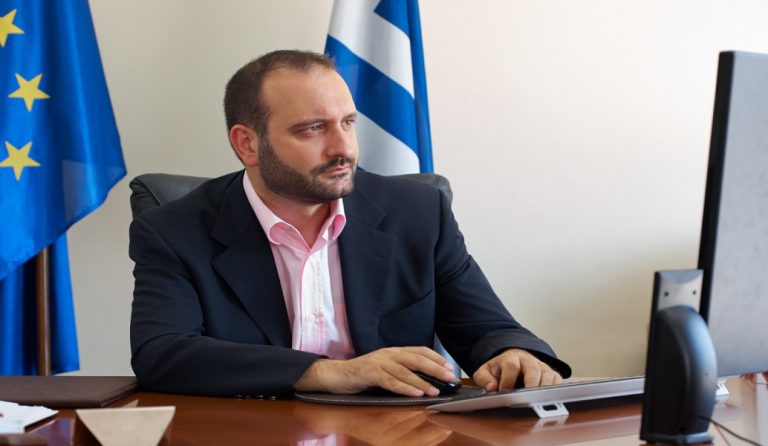 Κόλλιας: “Απαραίτητη η μείωση των εργοδοτικών εισφορών”