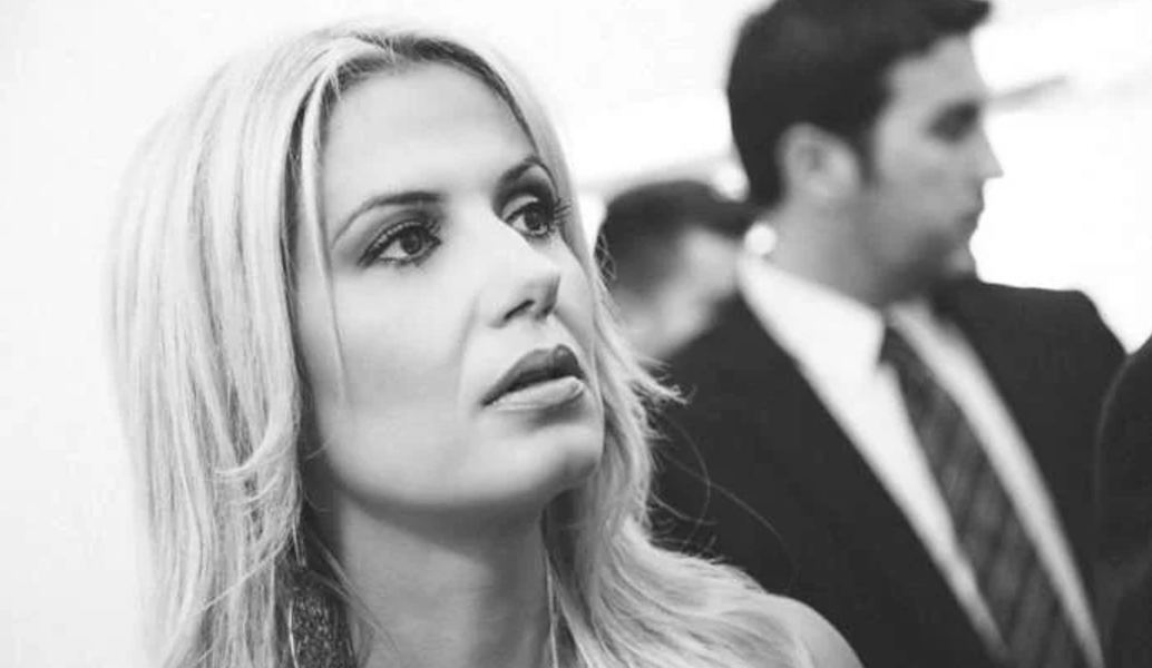 Η σέξι δημοσιογράφος του STAR που δεν περνά απαρατήρητη (pics)