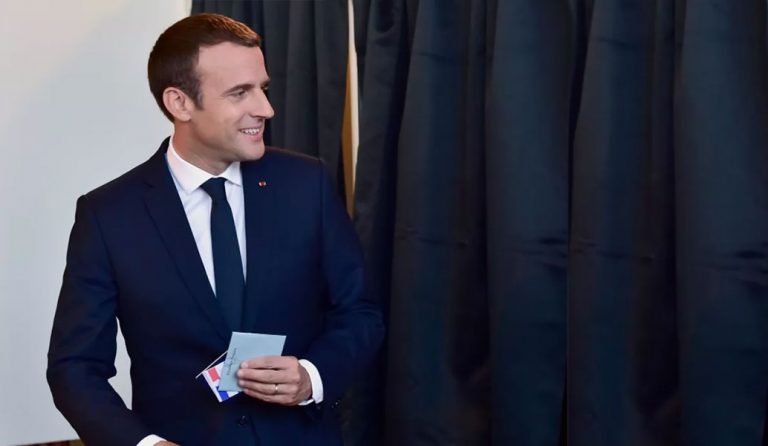 Νίκη για το κόμμα του Μακρόν με εκτίμηση για 361 έδρες