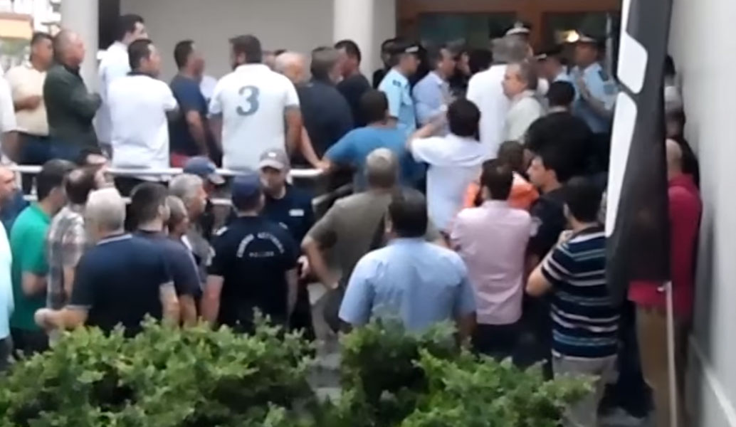 Βέροια: Διαμαρτυρία αγροτών για την εφαρμοζόμενη πολιτική – “Άλλα μας έλεγε ο υπουργός στα μπλόκα” (vid)