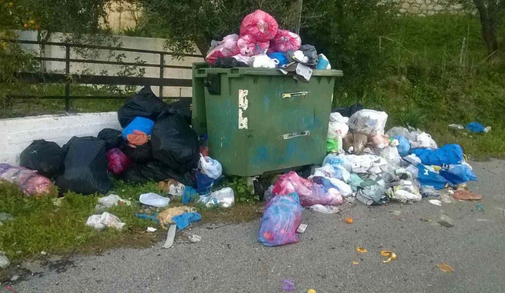 Γερμανικός Τύπος: “Στην Αθήνα η βρωμιά απ’ τα σκουπίδια έφτασε στον ουρανό”
