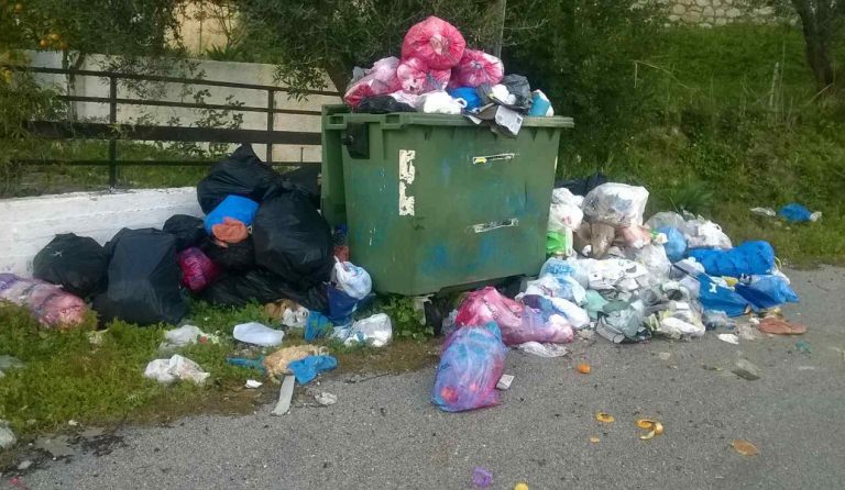Γερμανικός Τύπος: “Στην Αθήνα η βρωμιά απ’ τα σκουπίδια έφτασε στον ουρανό”