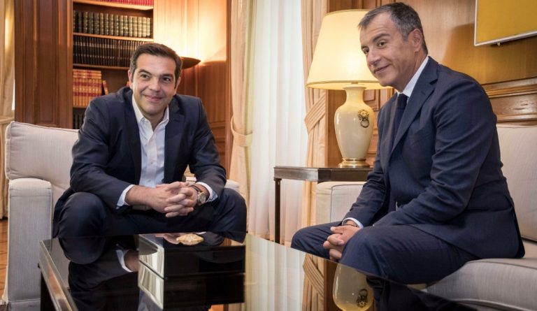 To κρίσιμο ραντεβού Τσίπρα-Θεοδωράκη στο Μαξίμου