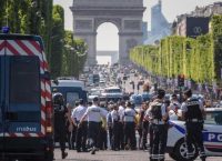Παρίσι: Όχημα με εκρηκτικά και όπλα έπεσε πάνω σε αυτοκίνητο της αστυνομίας – Νεκρός ο οδηγός (pics & vids)