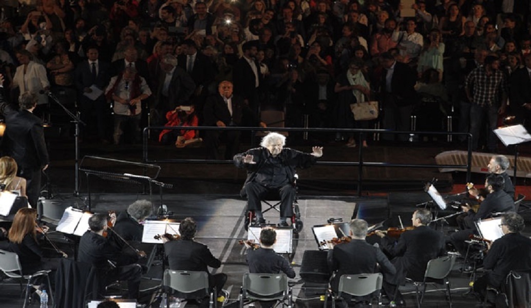 Αποθεώθηκε ο Μίκης Θεοδωράκης