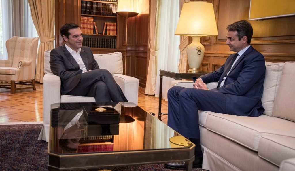 Ο Τσίπρας έχει γενέθλια, κλείνει τα 43 – Το… δώρο Μητσοτάκη (pic)