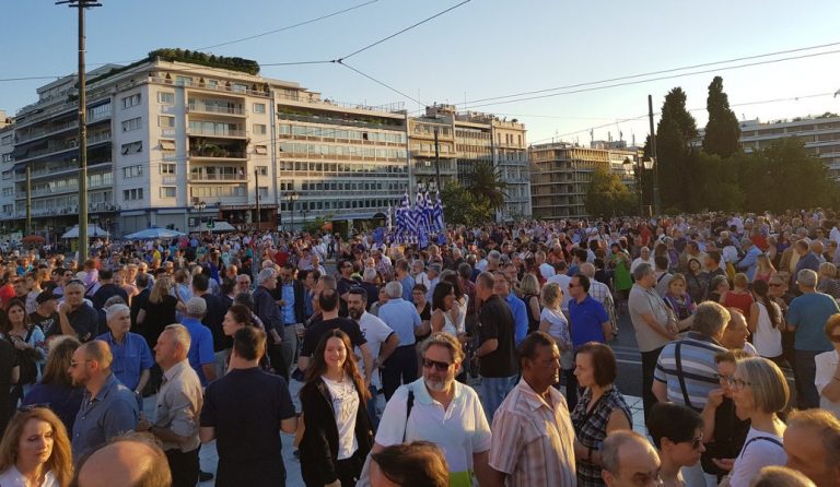 Στο Σύνταγμα ξανά οι “Παραιτηθείτε” (pics)