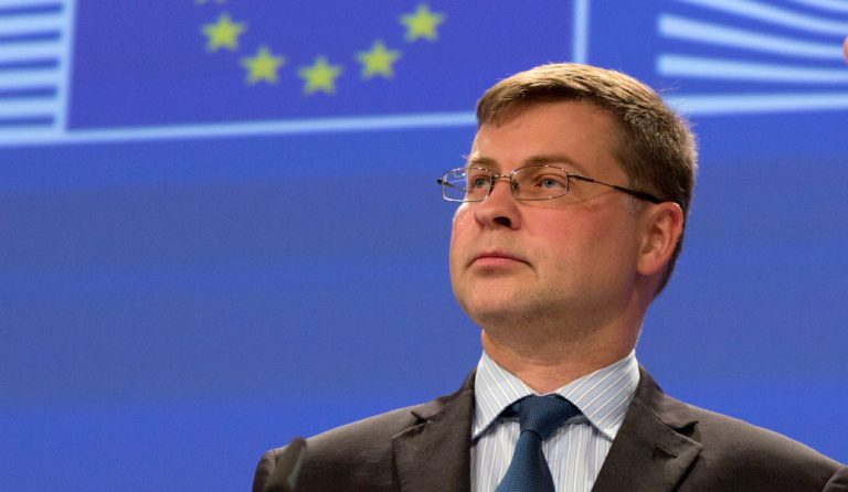 Ντομπρόβσκις: Λύστε το θέμα του ΤΑΙΠΕΔ για να εκταμιευθεί η δόση