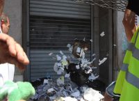 Ένταση στην πορεία της ΠΟΕ-ΟΤΑ: “Πολιόρκησαν” το Υπ. Εσωτερικών – Έπεσαν χημικά στη Βουλή (vids)