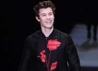 Ο Σον Μέντες έκλεισε την επίδειξη μόδας του Emporio Armani στο Μιλάνο (vids)