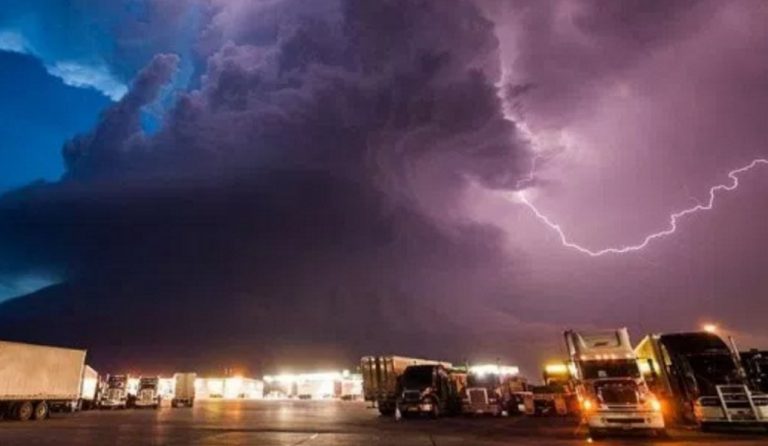 Φονική καταιγίδα στην βόρεια Γερμανία – Τουλάχιστον ένας νεκρός
