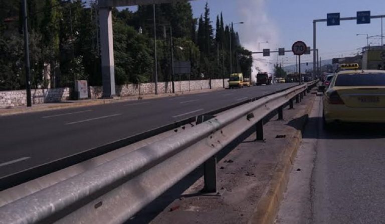 Αυτοκίνητο πήρε φωτιά στην Κηφισίας – Κυκλοφοριακό κομφούζιο
