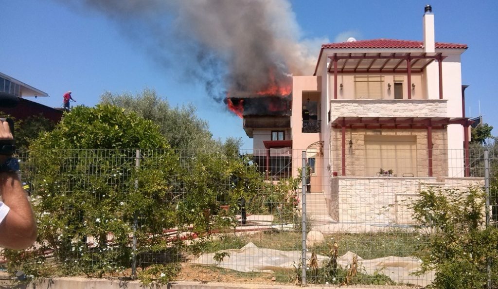 Φωτιά σε σπίτι στα Χανιά – Σοβαρές υλικές ζημιές (pics)