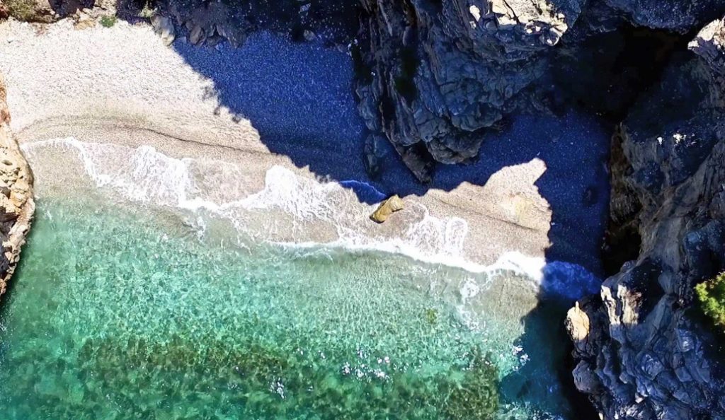Οδηγίες στους δήμους για την πρόληψη της ρύπανσης στις ακτές
