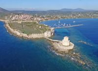 Το φρούριο της Μεθώνης που στέκεται αγέρωχο μέσα στη θάλασσα (vid)