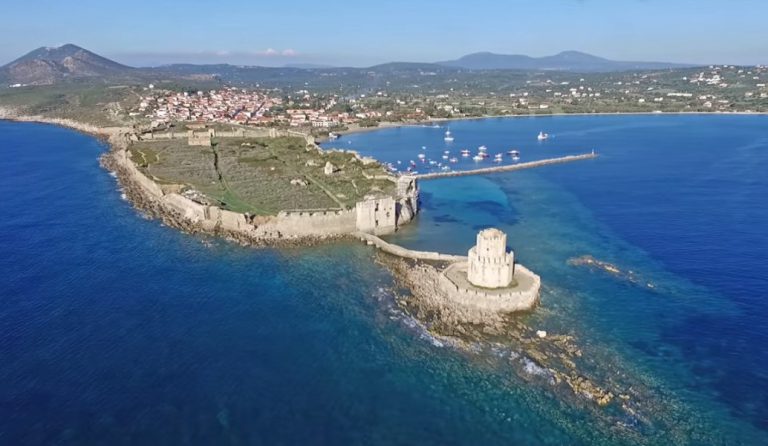Το φρούριο της Μεθώνης που στέκεται αγέρωχο μέσα στη θάλασσα (vid)