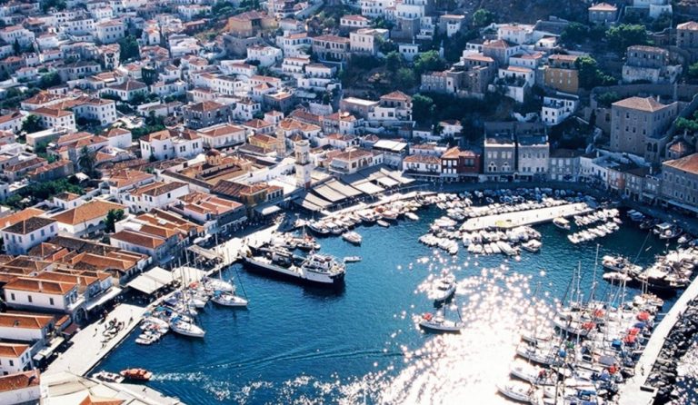 Αιφνιδιαστικοί έλεγχοι εφοριακών σε Αργοσαρωνικό και νησιά του Αιγαίου