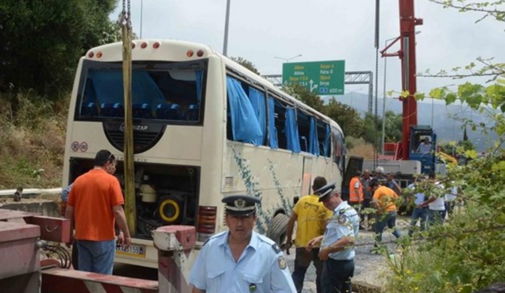 Τροχαίο ατύχημα με τουριστικό λεωφορείο στην Εθνική Οδό Πατρών-Πύργου