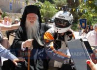 Ο μητροπολίτης Αμβρόσιος… easy rider: Καβάλησε μηχανή στα Καλάβρυτα (vid)