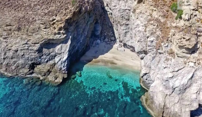 “Λιμανάκι των ερωτευμένων”: Ένας μαγευτικός προορισμός (pics)