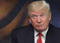 Τραμπ: “Επικίνδυνο” το Twitter και το Facebook να φιμώνουν φωνές στις υπηρεσίες τους