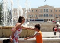 Καύσωνας διαρκείας – Στο “κόκκινο” και σήμερα η θερμοκρασία