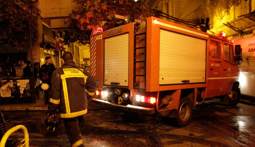 Φωτιά σε διαμέρισμα στην πλατεία Αττικής: Δύο άνθρωποι βρέθηκαν νεκροί