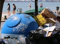 Σε οριακή κατάσταση η χώρα με σκουπίδια και ζέστη