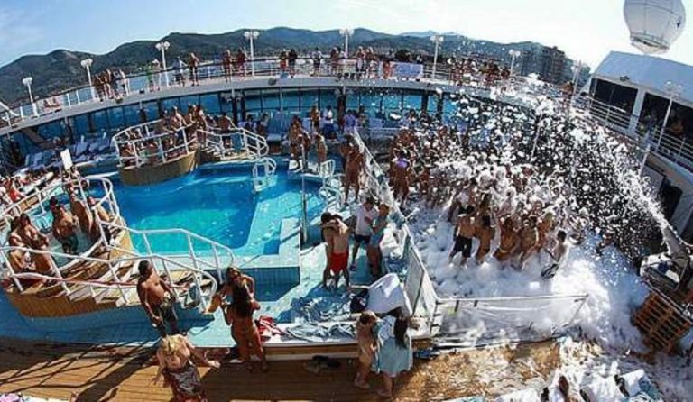 Έξι Έλληνες στο κρουαζιερόπλοιο των swingers