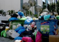 Καύσωνας, κινητοποιήσεις και… λόφοι σκουπιδιών