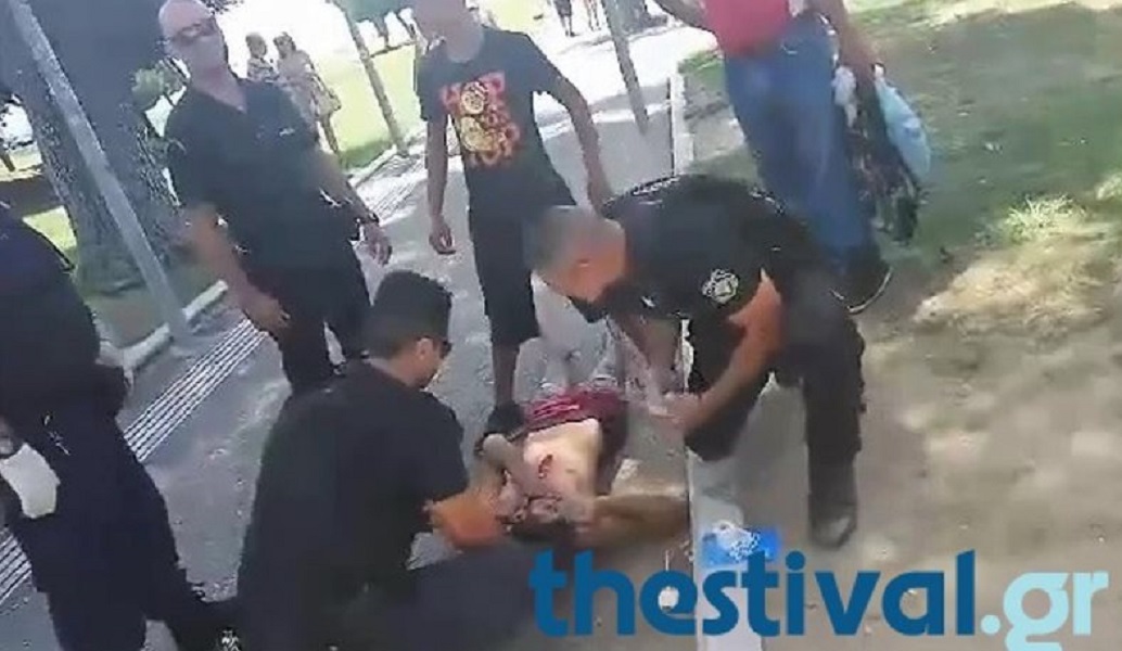 Μαχαιρώματα μπροστά στον Λευκό Πύργο (vid)