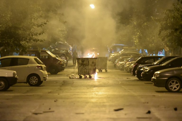 Εξάρχεια: Άλλο ένα βράδυ με επεισόδια και ρίψεις μολότοφ