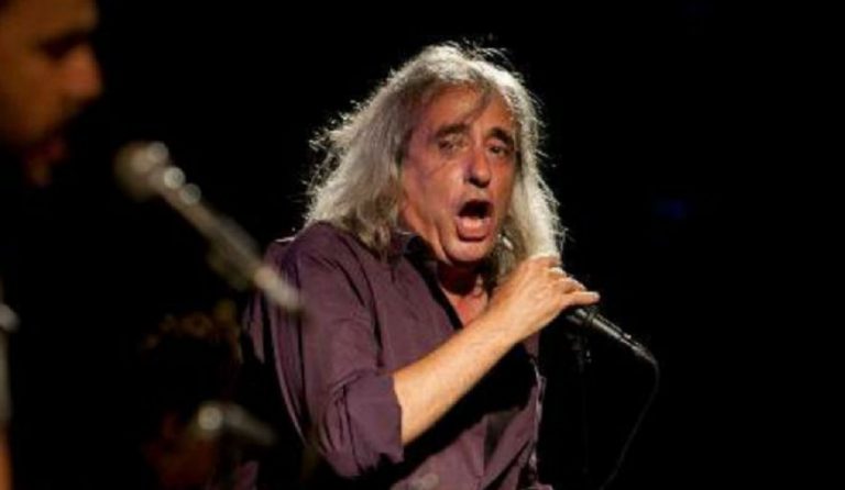 Συναυλία του Γιάννη Αγγελάκα στο Παλαιό Ελαιουργείο, στο πλαίσιο των Αισχυλείων 2017
