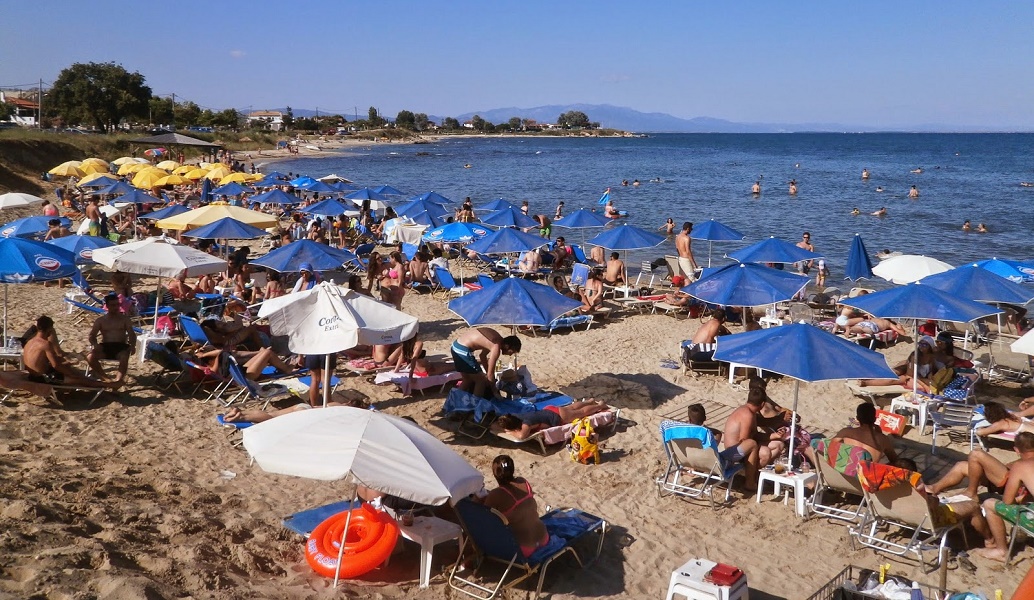 Σύψας παραλίες – πλατείες: Φόβος για πισωγύρισμα – Ο ιός δεν μεταδίδεται μέσω θαλάσσης, προσοχή στη ξαπλώστρα