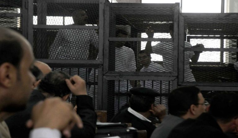 Αίγυπτος: Θανατικές καταδίκες σε 20 κατηγορουμένους για φόνους αστυνομικών