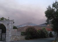 Σε πύρινο κλοιό η Μάνη – Κάηκαν σπίτια