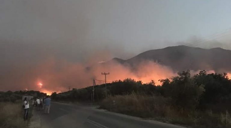 Καταστροφές και καμμένα σπίτια στη Μάνη – Φωτιές και στο Μαραθώνα
