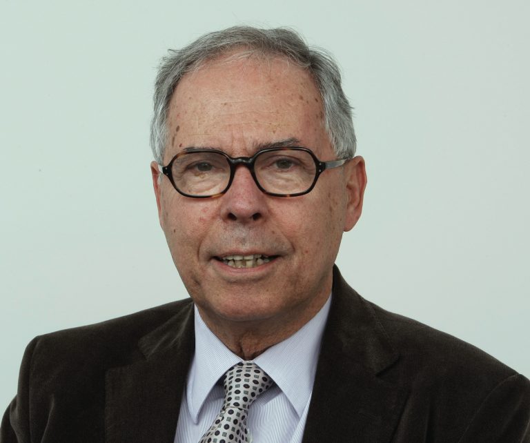 Ο Σπύρος Σημίτης απαντά σε δημοσιεύματα: Στη Δικαιοσύνη όποιος με δυσφημεί