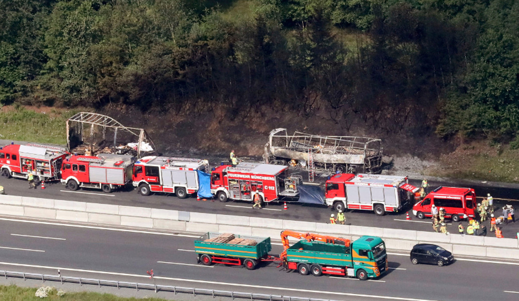 Βαυαρία: 18 νεκροί στο τροχαίο με λεωφορείο και φορτηγό (vids)