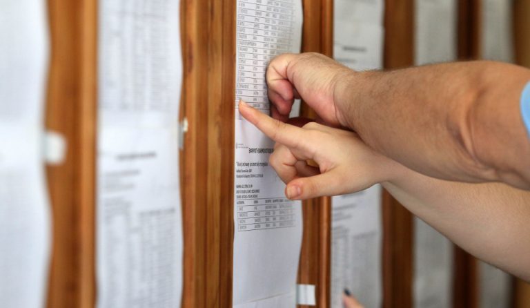 Πανελλαδικές 2017: Τι δείχνουν τα στατιστικά των βαθμολογιών για τις βάσεις των σχολών